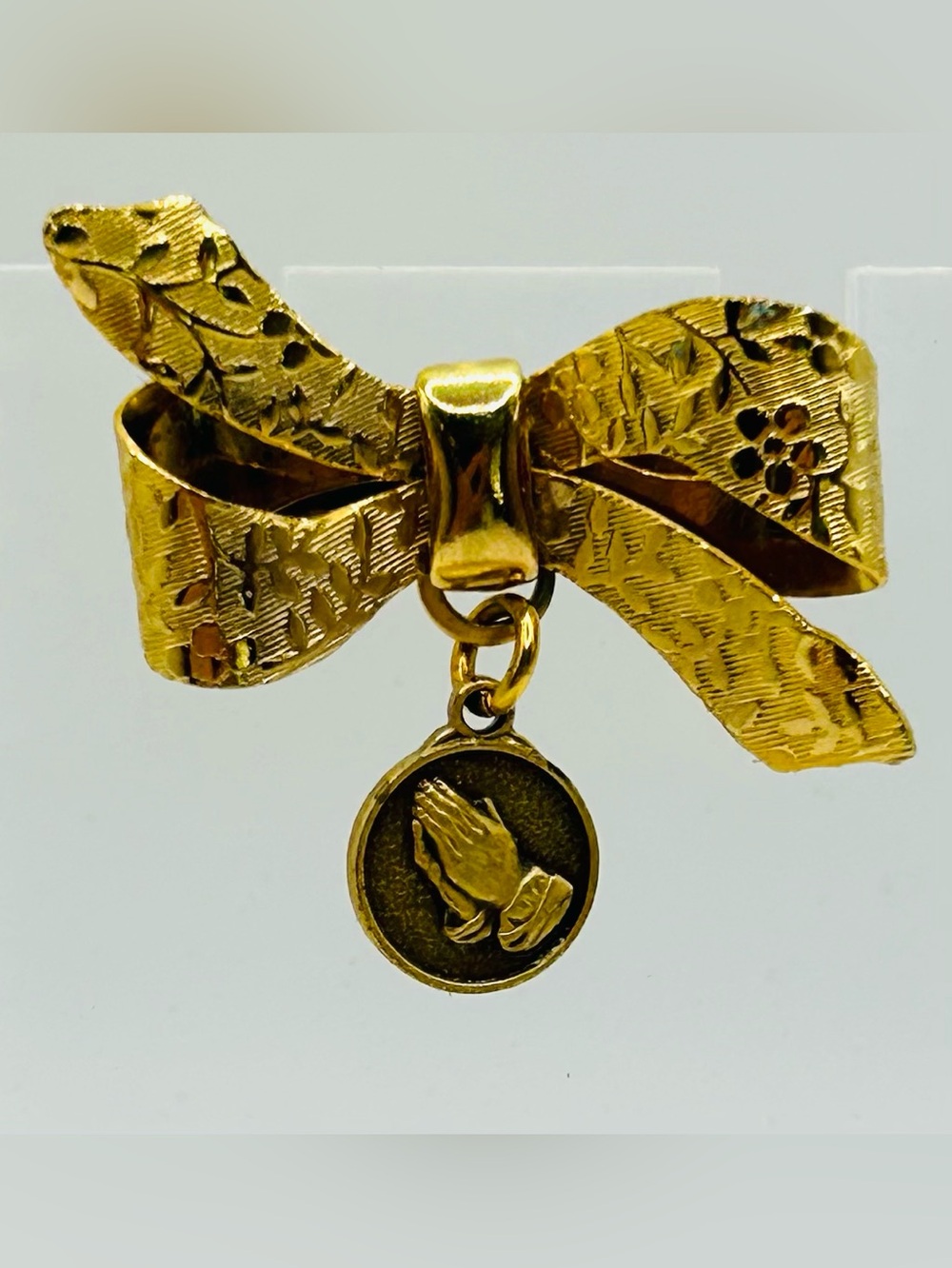 Vintage Serenity Prayer charm gold bow brooch pin